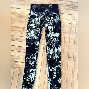 Sweaty Betty mint green tie dye leggings, size large.